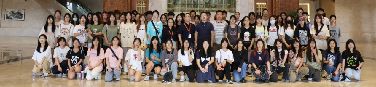 国产激情在线组织动物医学和动物科学专业学生到企业参观学习